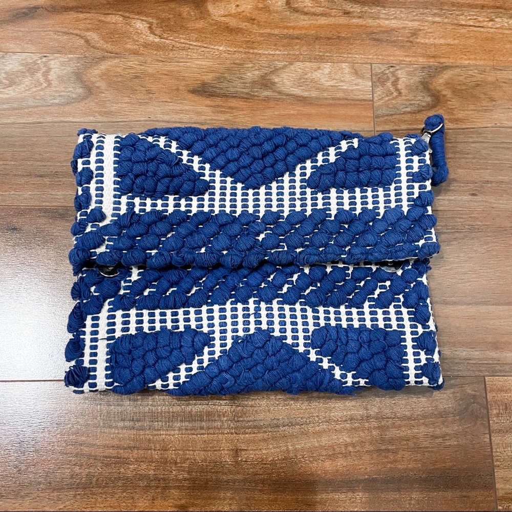 Guadeloupe blue and white knitted handbag